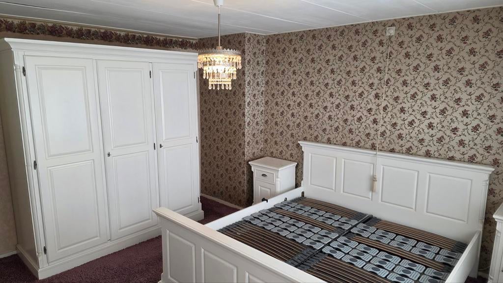 Slaapkamer; bed electr bodems, kast, commode spiegel €350., Ophalen, Gebruikt, Tweepersoons