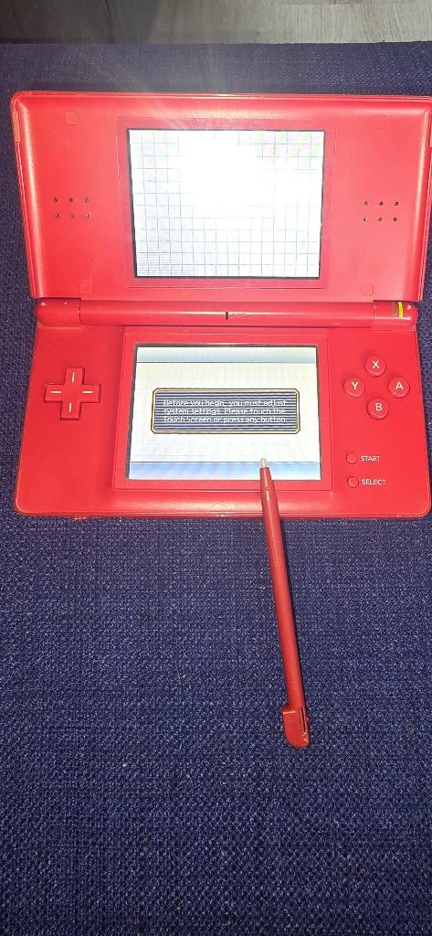 Nintendo ds Lite + case, charger en 2 cases, Spelcomputers en Games, Games | Nintendo DS, 1 speler, Zo goed als nieuw, Vanaf 7 jaar