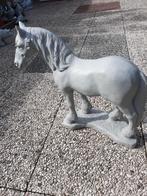Mooi zwaar betonnen paard, Ophalen