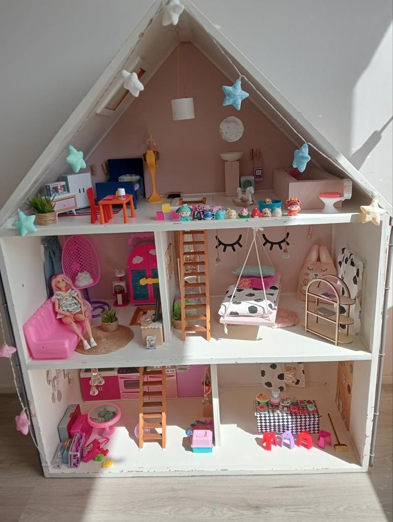 Erg leuk barbiehuis met toebehoren, Kinderen en Baby's, Speelgoed | Poppenhuizen, Ophalen, Toebehoren