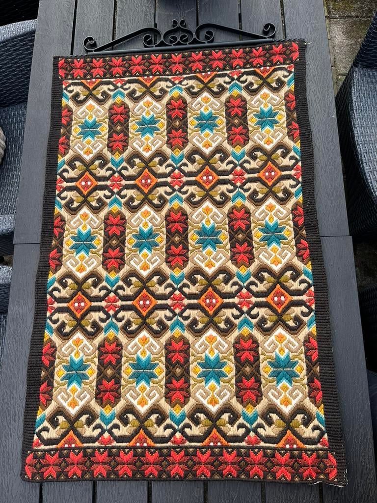 Vintage wandkleed geborduurd wol kleurrijk, Ophalen of Verzenden