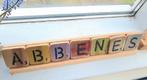 Houten scrabble plank met letters Abbenes, Ophalen of Verzenden