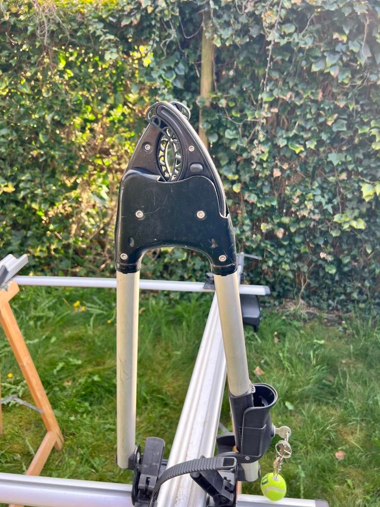 Thule dakdragers, afsluitbaar met fietsendragers, Ophalen, Zo goed als nieuw, Minder dan 15 m²