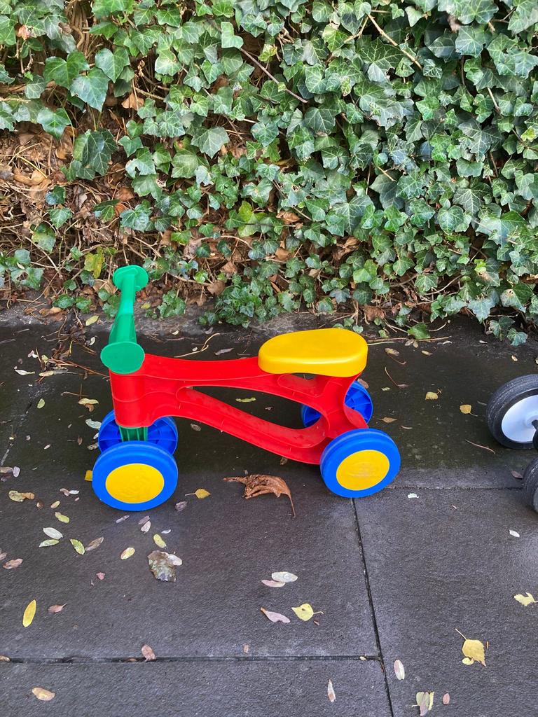 Kleurrijke loopfiets voor peuters - Rood/Geel/Blauw/Groen, Kinderen en Baby's, Speelgoed | Buiten | Voertuigen en Loopfietsen