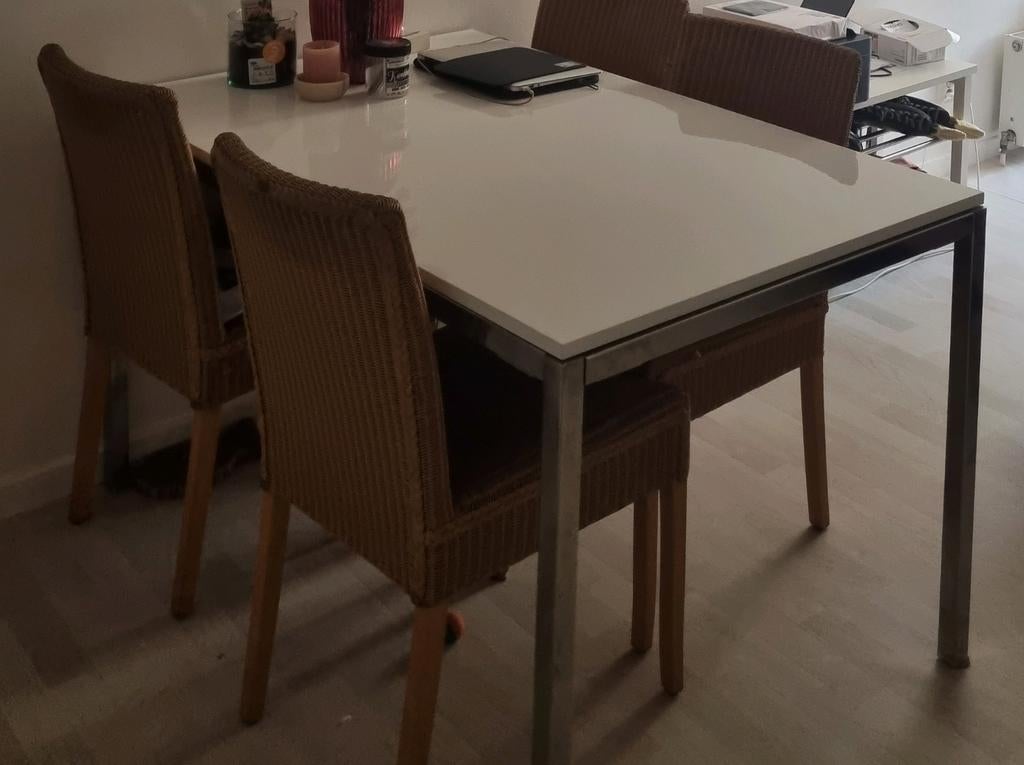 Torsby eettafel 4personen met wit gelakt tafelblad, Ophalen, Zo goed als nieuw