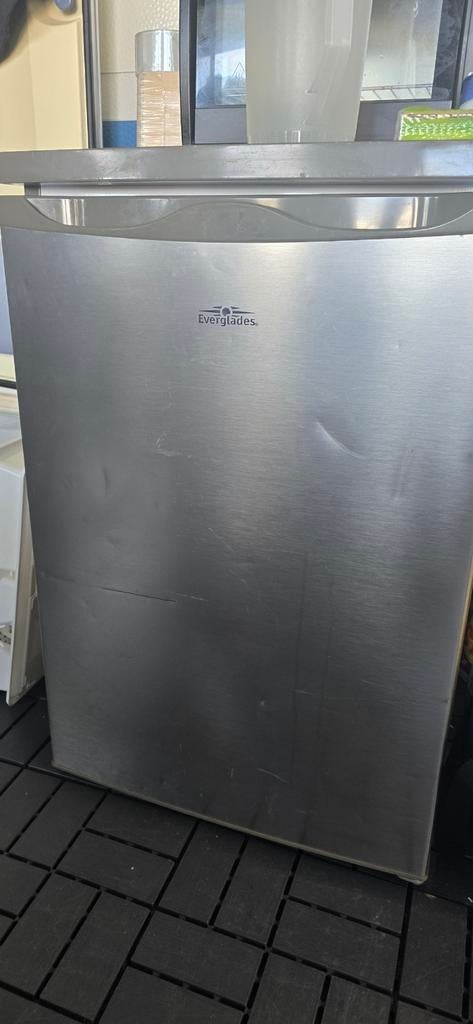 Tafelmodel koelkast met vriesvak - Everglades, Witgoed en Apparatuur, Koelkasten en IJskasten, Ophalen, Gebruikt, Minder dan 85 cm