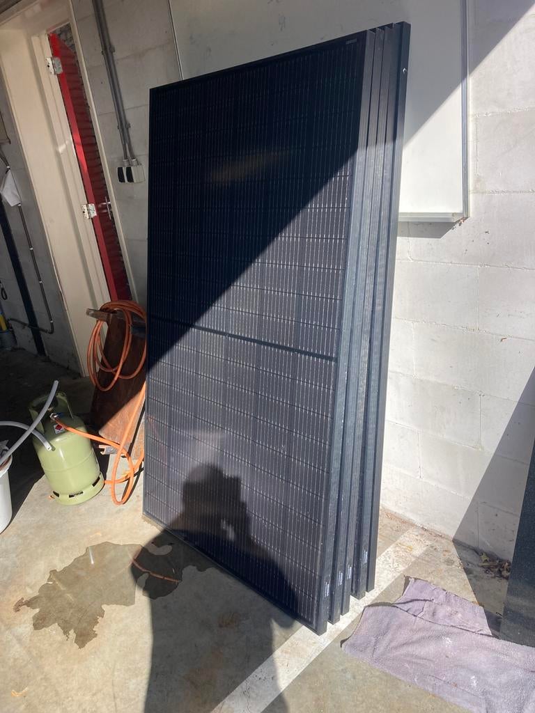 Te koop set zonnepanelen inclusief omvormer, Doe-het-zelf en Verbouw, Zonnepanelen en Toebehoren, Ophalen, Gebruikt, Compleet systeem