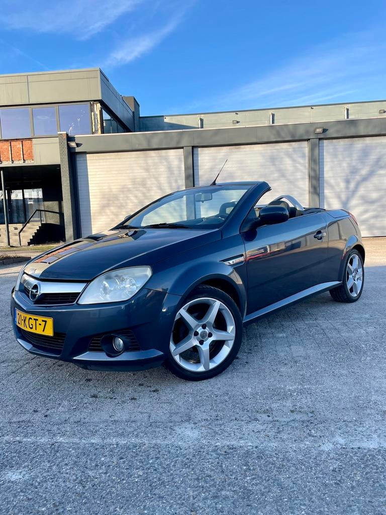 Opel Tigra 1.8 16v 2009 / 76.000 KM / ORIG NL / NETJES!!, Auto's, Euro 5, 125 pk, Zwart, 4 cilinders