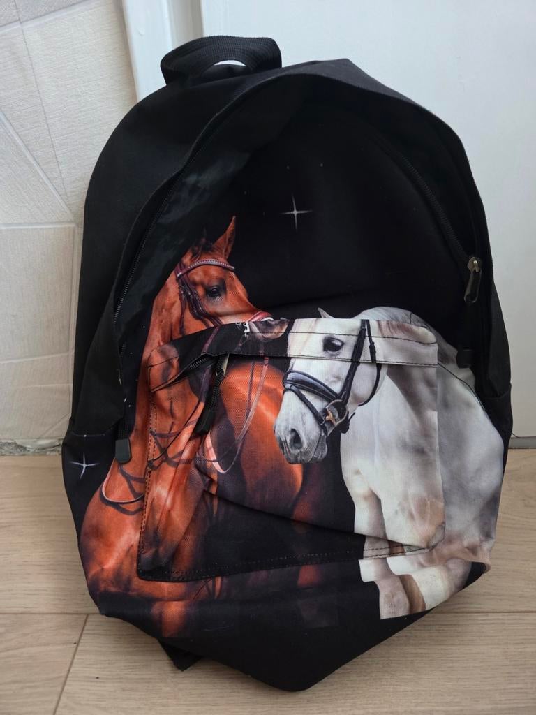 Rugzak met paardenprint paardenpraat tv george  Britt dekker, Ophalen of Verzenden, Zo goed als nieuw, 25 tot 40 cm, Overige merken