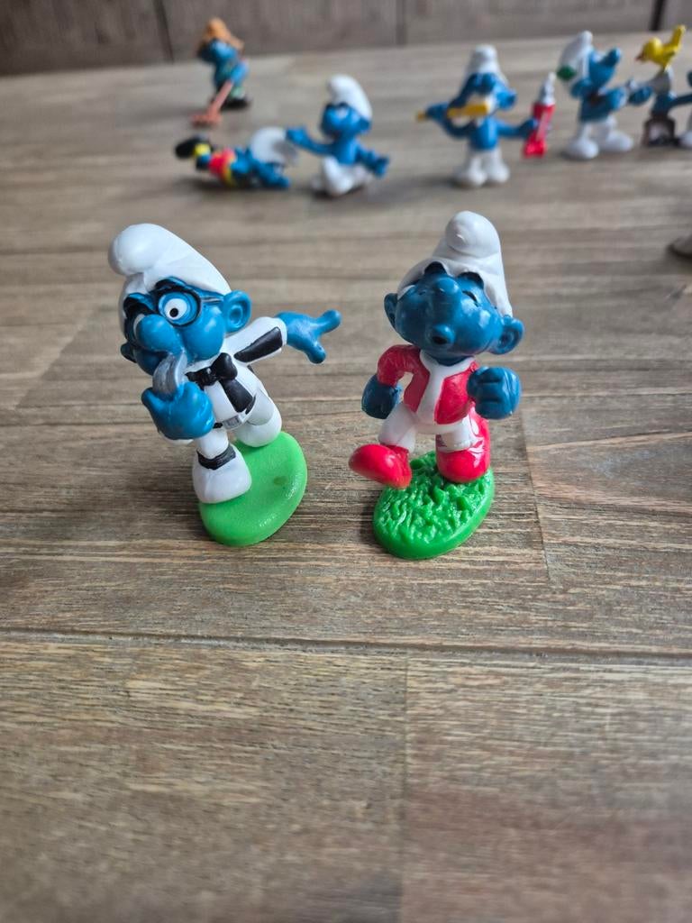 Voetbal Brilsmurf en  scheidsrechter (Schleich), Verzamelen, Smurfen, Ophalen of Verzenden, Zo goed als nieuw, Verschillende Smurfen