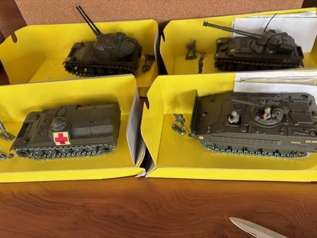 Solido militair vier rupsvoertuigen, Ophalen of Verzenden, Nieuw, Overige typen, Overige merken