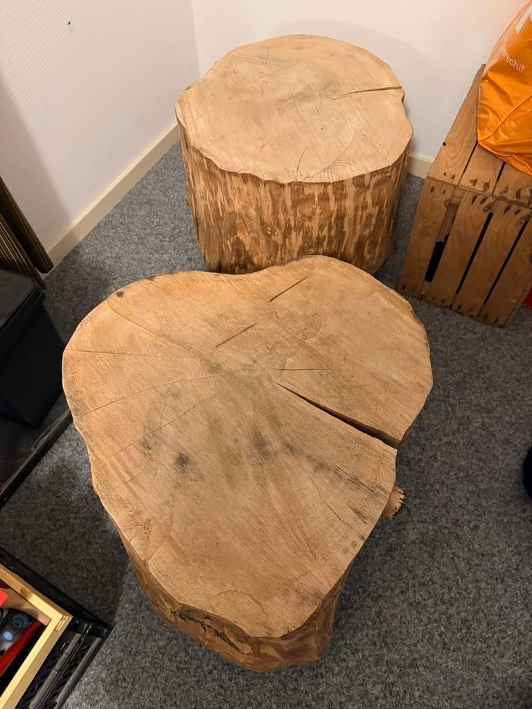 Boomstam houten bijzettafeltjes / kruk op wielen, Huis en Inrichting, Tafels | Bijzettafels, Minder dan 55 cm, Rond, Zo goed als nieuw