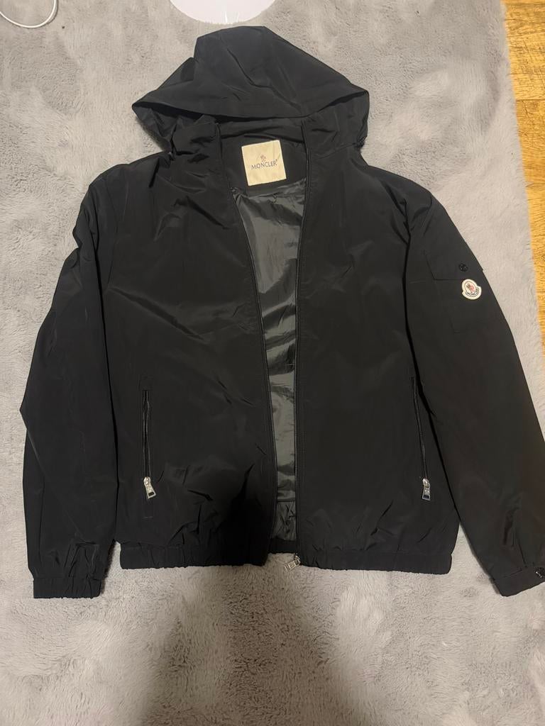Moncler Jas - Stijlvolle Zwarte Herenjas, Ophalen of Verzenden, Zo goed als nieuw, Maat 48/50 (M), Zwart