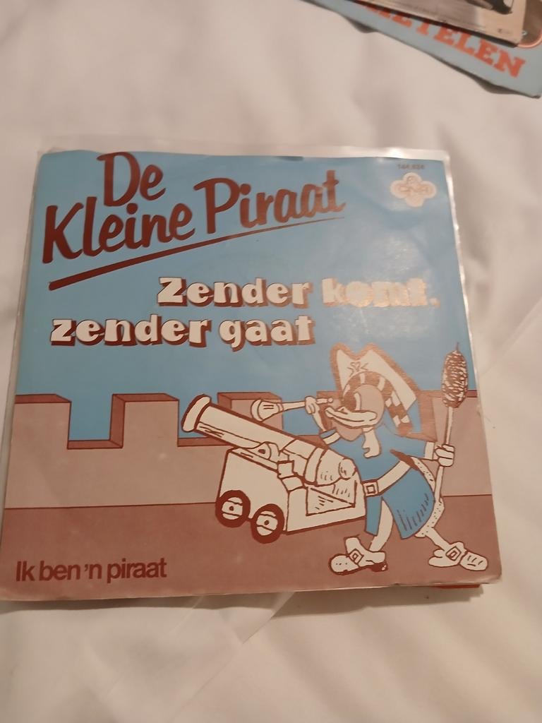 De kleine piraat   zender komt zender gaat, Ophalen of Verzenden, Zo goed als nieuw, Overige formaten, Levenslied of Smartlap