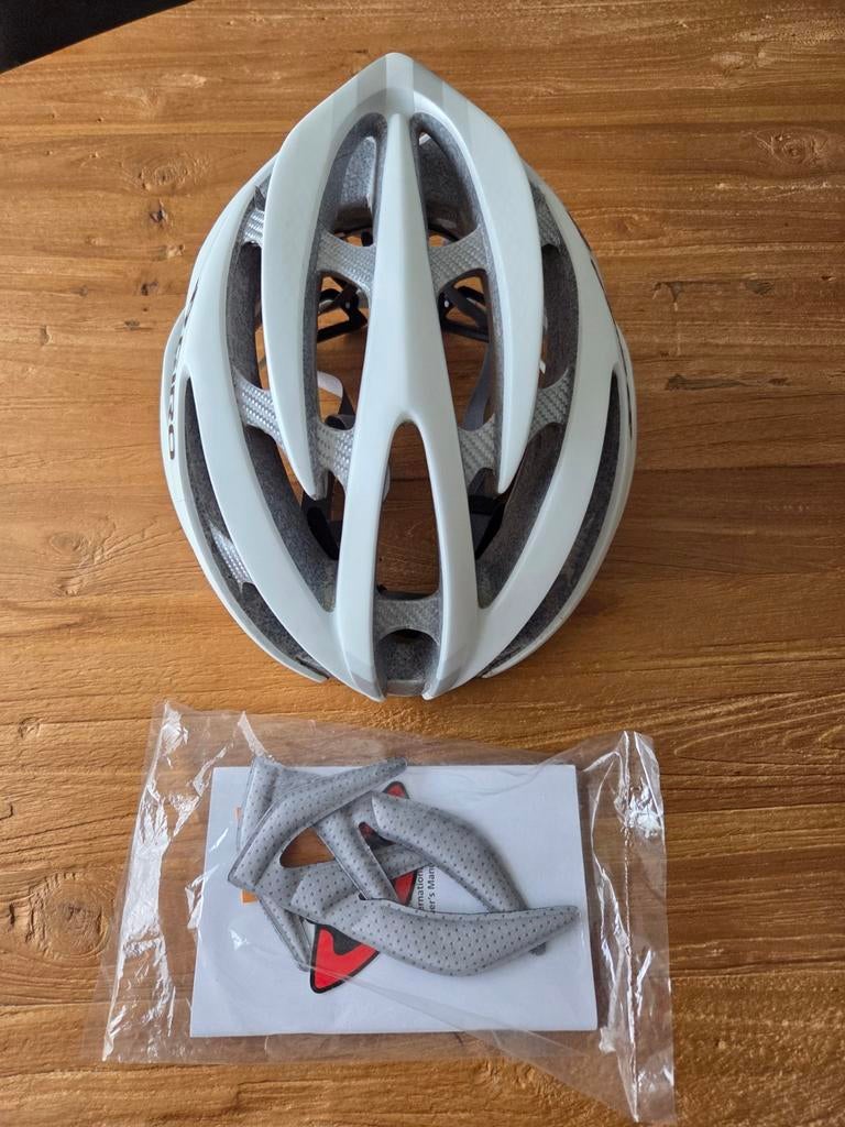 Giro Atmos fietshelm, maat L, Fietsen en Brommers, Fietsaccessoires | Fietshelmen, Zo goed als nieuw, Heer of Dame, L, Ophalen of Verzenden