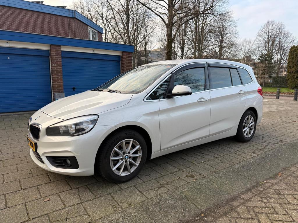BMW 2-serie Grand Tourer 216d Euro 6 White Metallic NW APK, Auto's, Voorwielaandrijving, 745 kg, Stof, Euro 6