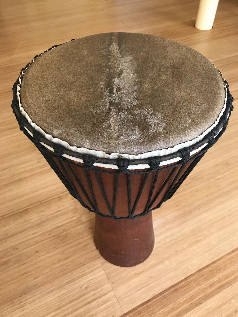 authentieke djembe te koop, Muziek en Instrumenten, Percussie, Ophalen, Gebruikt, Trommel