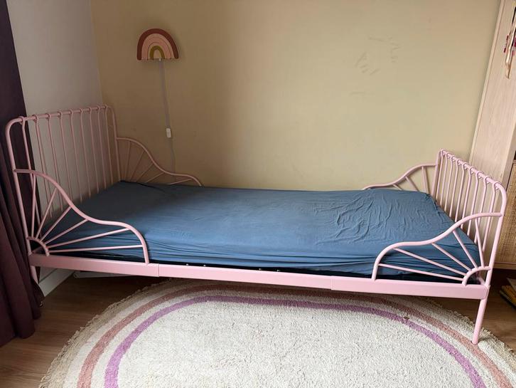 IKEA Minnen uitschuifbaar kinderbed - Roze, Huis en Inrichting, Slaapkamer | Bedden, Gebruikt, Eenpersoons, 80 cm, Overige maten
