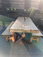 Robuuste houten tafel met banken en kussens, Ophalen