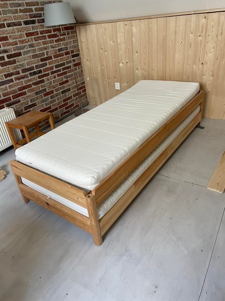 Ikea 2-persoons logeerbed Utaker, stapelbaar, Huis en Inrichting, Slaapkamer | Bedden, Tweepersoons, Ophalen of Verzenden, Zo goed als nieuw