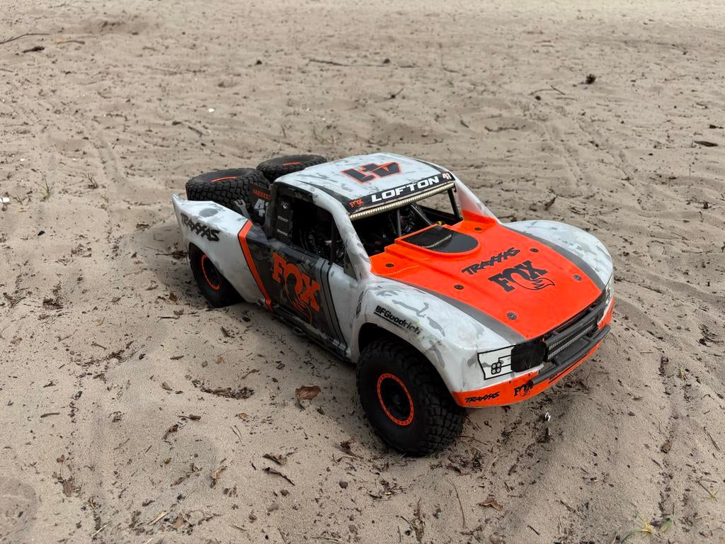 Traxxas UDR in goede staat - Weinig gebruikt, Elektro, Gebruikt, Auto offroad, Ophalen of Verzenden