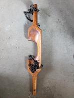 Antieke houten juk met kettingen, Ophalen