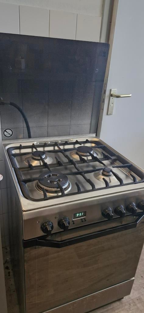 Vrijstaand Indesit gasfornuis met oven - 4 kookzones, Witgoed en Apparatuur, Fornuizen, Ophalen, Gebruikt, 60 cm of meer, 4 kookzones