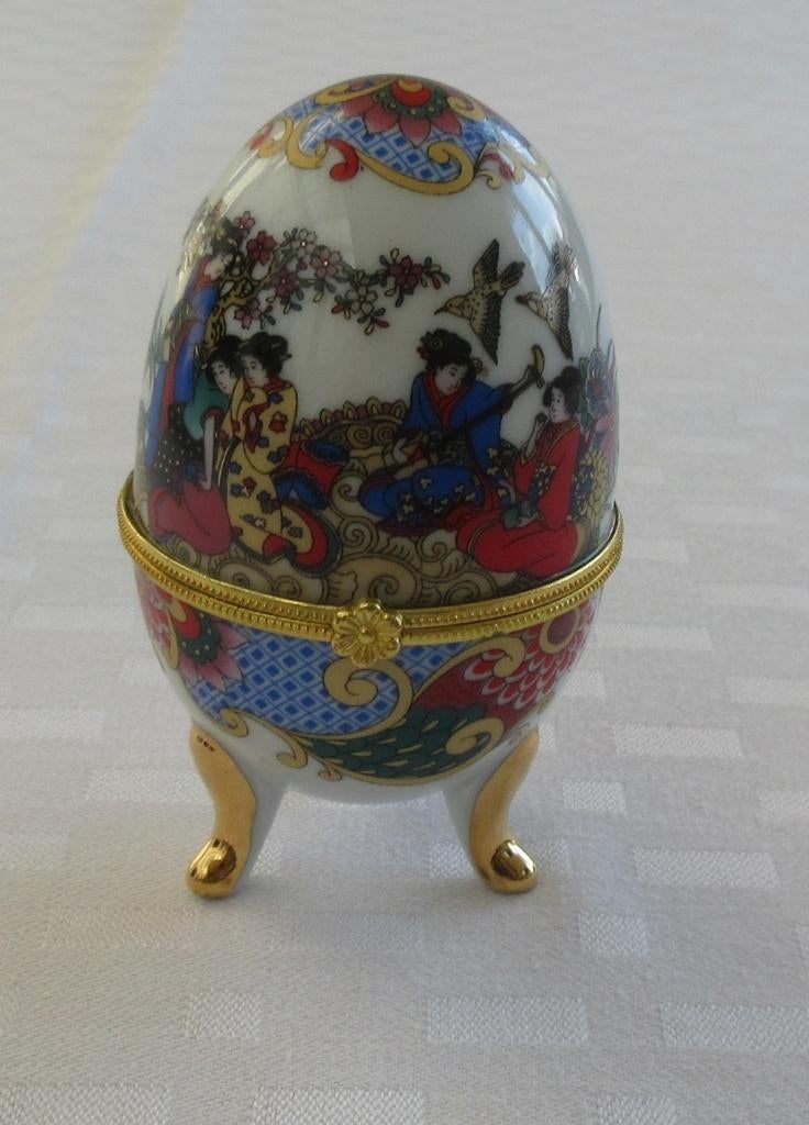 Eivormig sieradenpotje. Muziekscene Japan, Ophalen of Verzenden