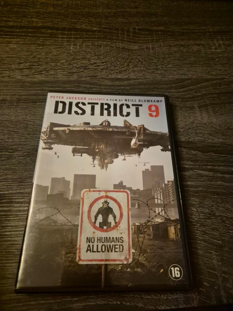 District 9, Alle leeftijden, Ophalen of Verzenden, Zo goed als nieuw