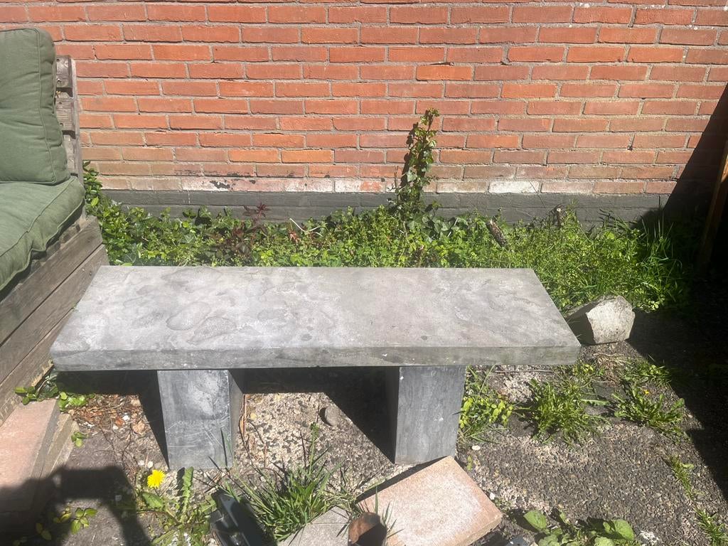 Betonnen bankje, Ophalen, Zo goed als nieuw
