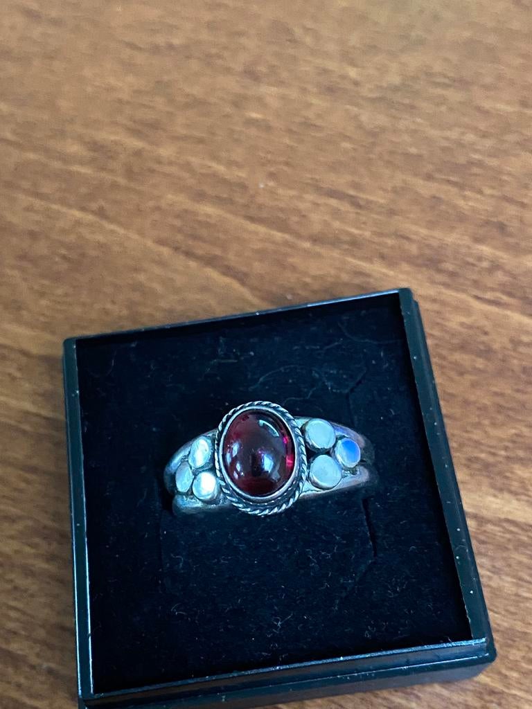 Ring zilver met granaat maat 56, Ophalen of Verzenden, 17 tot 18, Zilver, Dame
