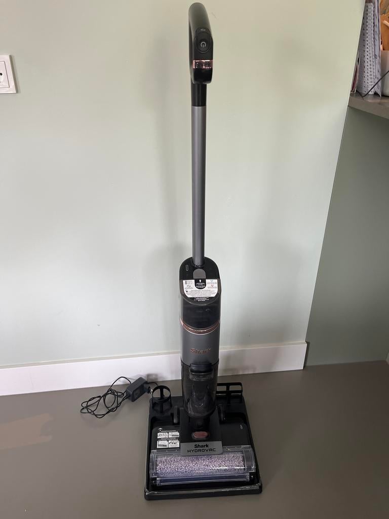 Shark Hydrovac 3-in-1 Stofzuiger en Dweil, Ophalen, Stofzuiger, Zo goed als nieuw, Minder dan 1200 watt