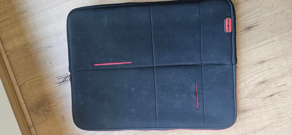 Samsonite Laptoptas/hoes zwart met rood, 17 inch, Computers en Software, Laptophoezen, Ophalen of Verzenden, 17 inch of meer, Gebruikt