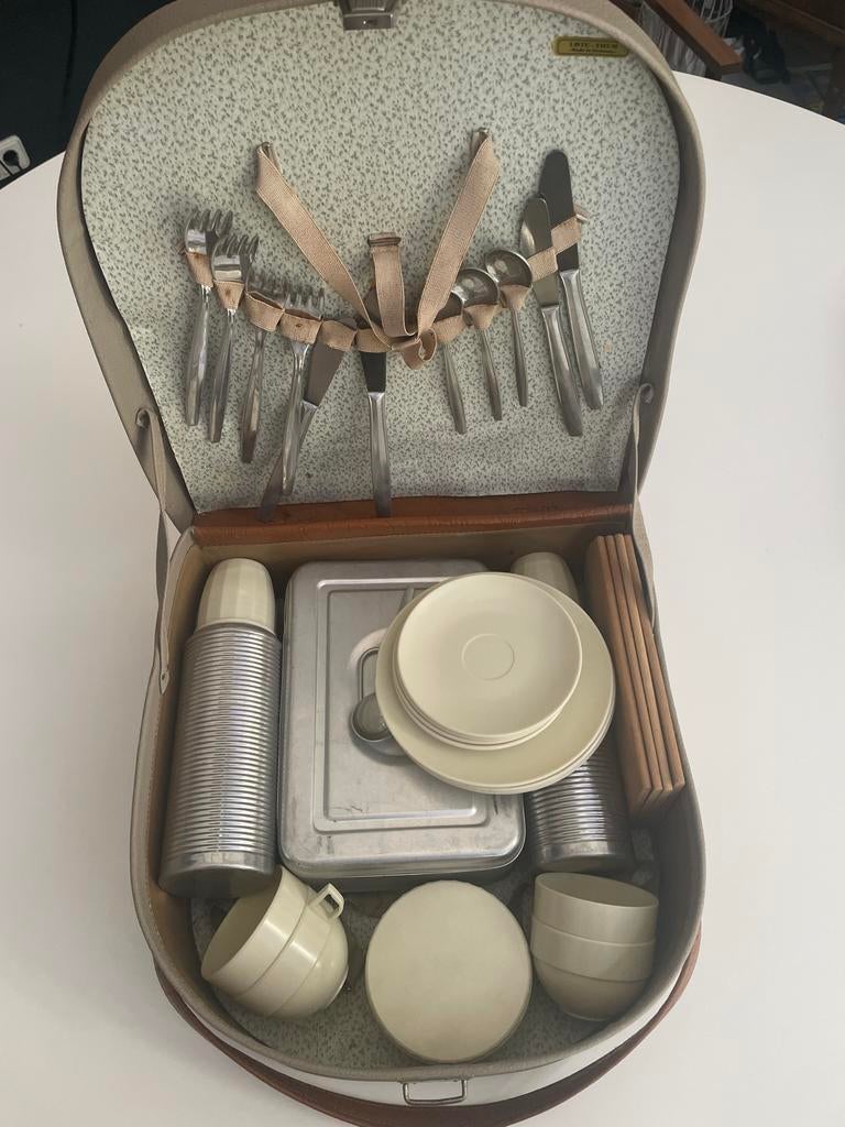 Vintage picknickkoffer - charmant en compleet, Ophalen of Verzenden, Gebruikt