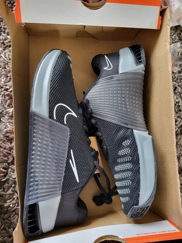 Nieuwe Nike sportschoenen 38.5, Ophalen of Verzenden, Nieuw, Zwart