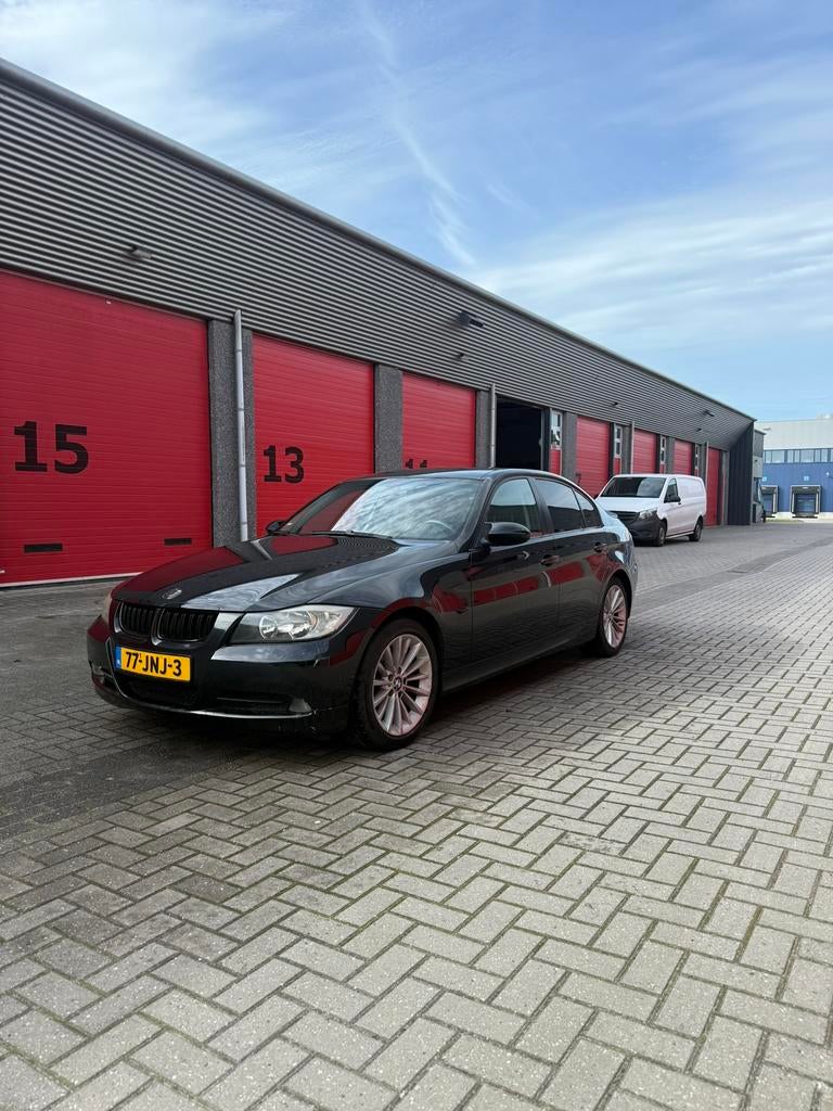 BMW 3-Serie 2.5 I 325 AUT 2006 Zwart, Auto's, BMW, Automaat, 745 kg, Achterwielaandrijving, 2497 cc
