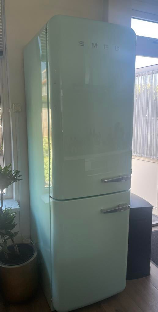 Smeg Koelkast met Aparte Vriezer - Pastelgroen, Witgoed en Apparatuur, Ophalen, 200 liter of meer, 60 cm of meer, Met aparte vriezer