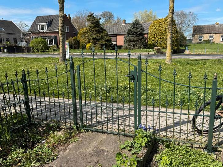 Sierhekwerk met looppoort, ongeveer 22 meter, Tuin en Terras, Tuinhekken en Hekwerk, Gebruikt, Sierhekwerk, IJzer, Met poort, Ophalen of Verzenden