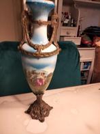 Antieke porseleinen vaas met bronzen montuur, Ophalen of Verzenden
