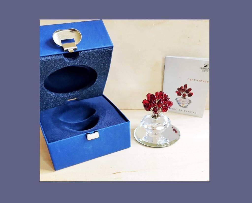 Swarovski Vaas met 15 rode rozen, doos, certificaat, spiegel, Verzamelen, Swarovski, Ophalen of Verzenden, Zo goed als nieuw, Figuurtje