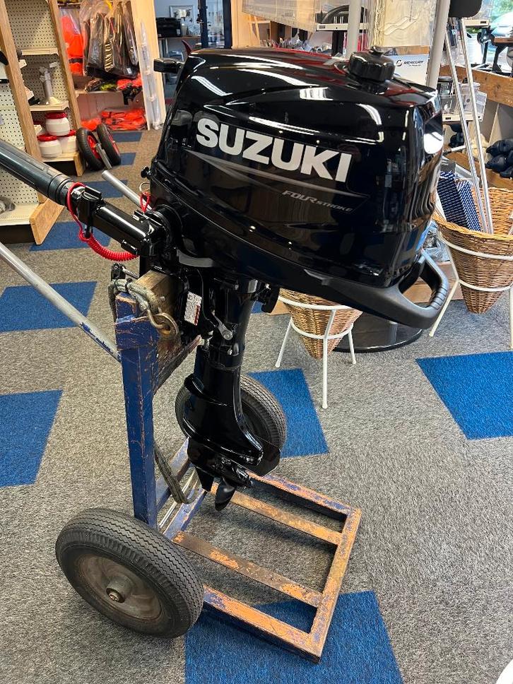 Suzuki DF6 uit 2023 met fabrieksgarantie!, Watersport en Boten, Buiten- en Binnenboordmotoren, Zo goed als nieuw, Benzine, Buitenboordmotor