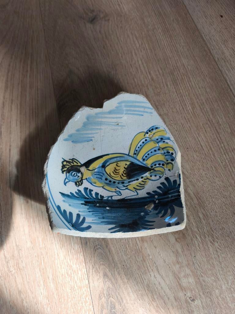 Delfts aardewerk schotel fragment met kip decoratie, Ophalen of Verzenden