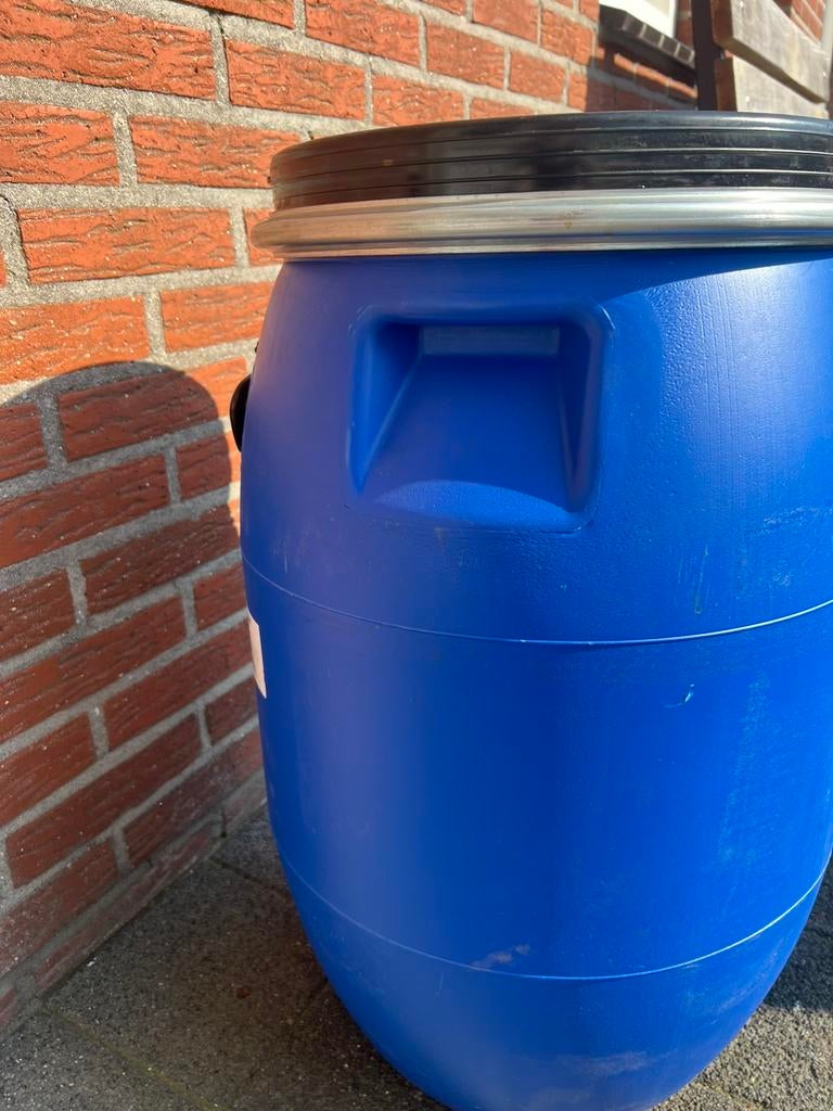 Vat blauw met klemband 60 liter, Tuin en Terras, Regentonnen, Minder dan 75 liter, Ophalen, Zo goed als nieuw