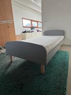 Modern kinderbed 90x200 met goede matras - Lichtgrijs MDF, Kinderen en Baby's, Kinderkamer | Bedden, Lattenbodem, 85 tot 100 cm