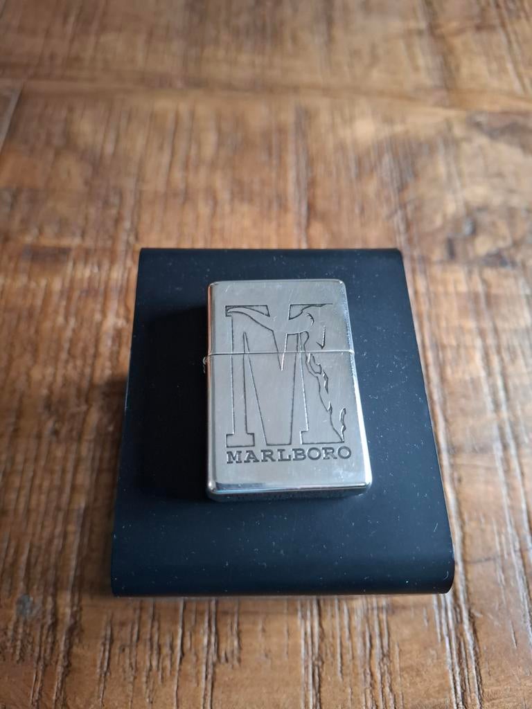 Marlboro Half Long Horn Zippo Aansteker - Zeldzaam!, Verzamelen, Ophalen of Verzenden, Gebruikt