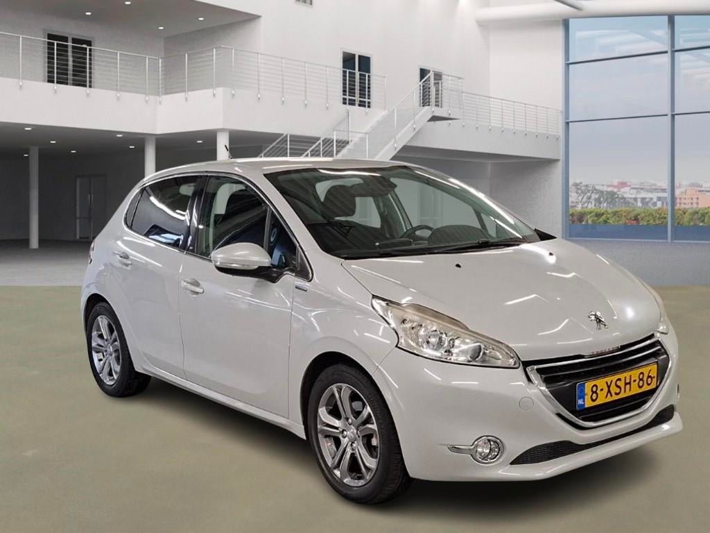 Peugeot 208 1.2 VTi Allure, Auto's, Peugeot, Voorwielaandrijving, Euro 5, Gebruikt, 31 €/maand