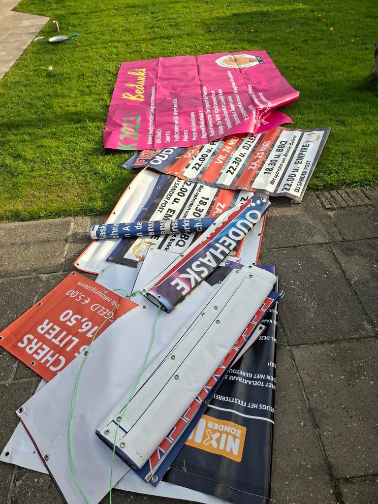 Stevige plastic banners voor hergebruik, Ophalen