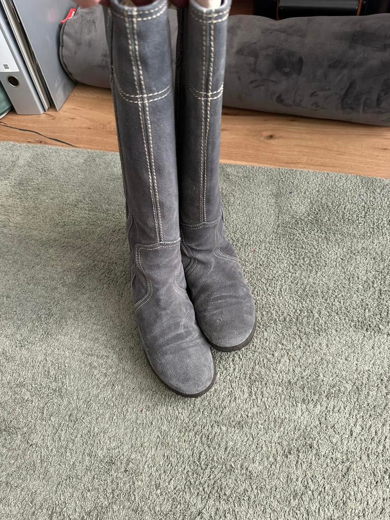 Echt suede laarzen grijs maat 36 met spekzool, Kleding | Dames, Schoenen, Hoge laarzen, Ophalen of Verzenden, Grijs, Gedragen