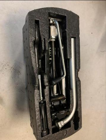 Complete auto krik set. Incl reserve w Volskwagen,Audi,Skoda beschikbaar voor biedingen