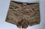 NIEUW: korte broek van de Bershka, mt. 38, Kleding | Dames, Broeken en Pantalons, Maat 38/40 (M), Kort, Nieuw, Groen